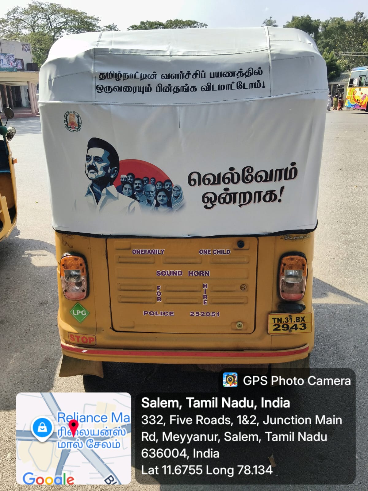 Hood-branded auto rickshaw in Hazratganj, Lucknow — The Mediaverse 2026 auto rickshaw branding campaign